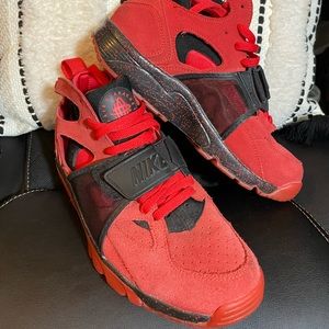 Nike Air Trainer Huarache Premium 'Love/Hate'